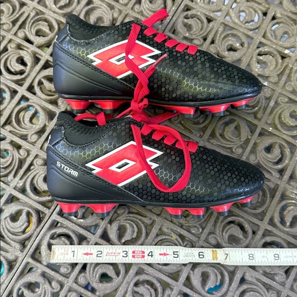 Lotto Storm Boys Black and Red Soccer Cleats. Size 1. Like New! - Picture 4 of 6